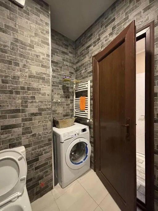 Great Two Bedroom Apartment In Central باتومي