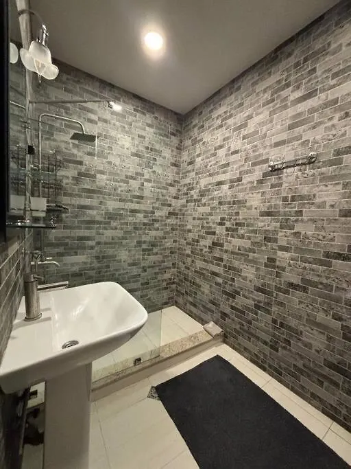 Great Two Bedroom Apartment In Central باتومي 0*,  جورجيا