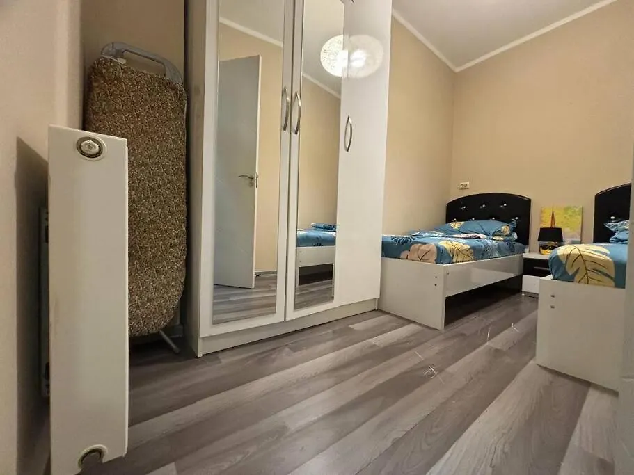 Great Two Bedroom Apartment In Central باتومي